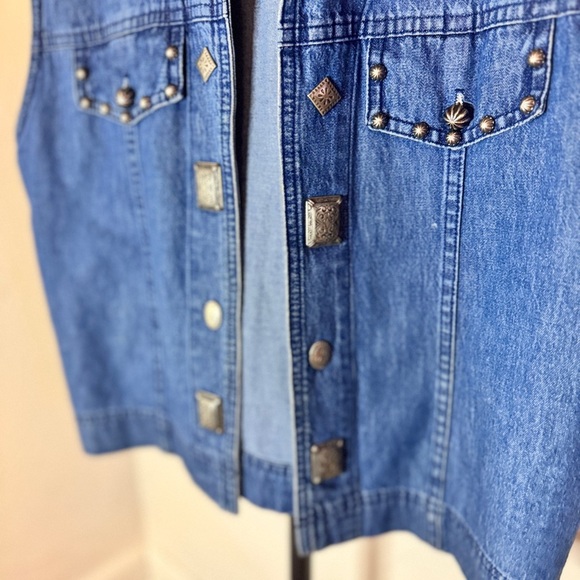 SIGNATURE Denim Concho Vest Women’s Large - Picture 4 of 4
